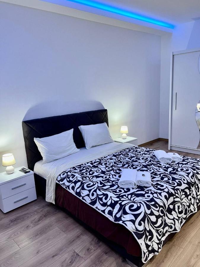 Hugo Bianca Lux * Belgrad